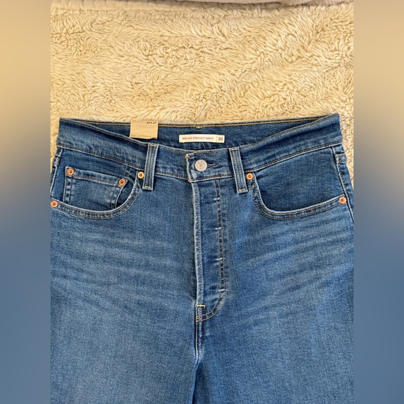 Levi's Ribcage Straight Ankle Jeans - Medium Wash - Picture 5 of 7